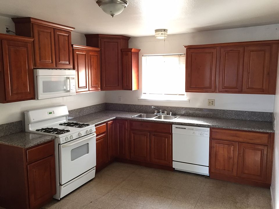 2nd image of 117 W Sweet Ave