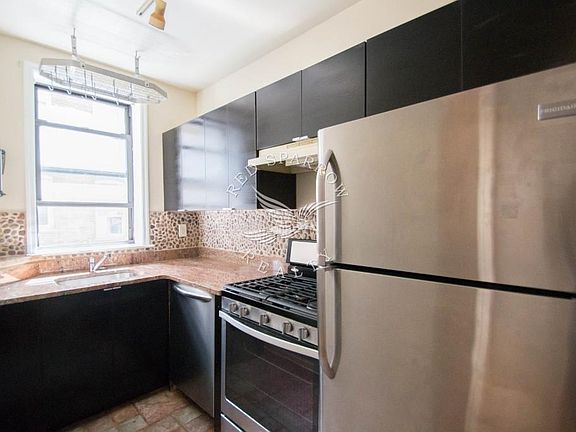 3rd image of 4004 36th Ave APT 1A
