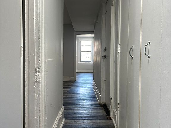 5th image of 808 W 8th St APT 2