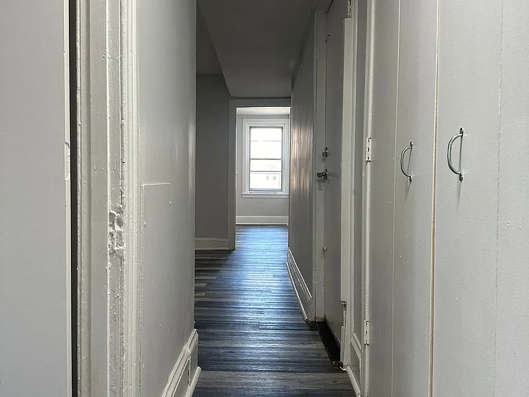 808 W 8th St #2 — Photo 5