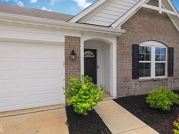 2nd image of 5541 Woods Pointe Dr