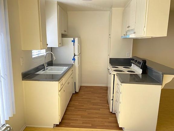 4th image of 3346 S Canfield Ave #207
