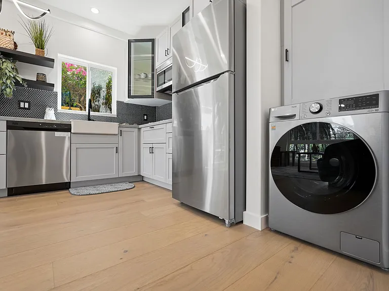 2258 Helios Dr — Photo 3