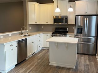 663 Freedom Dr, Carnegie, PA 15106