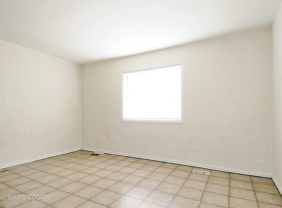 5th image of 2S530 Cynthia Dr