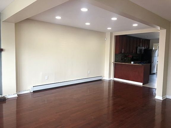 4th image of 921 E 88th St #1