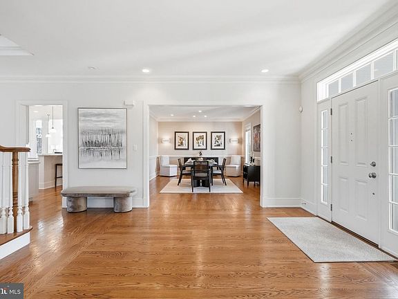 4th image of 904 Plymouth Rd