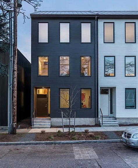 1612 SE Claybourne St — Photo 1