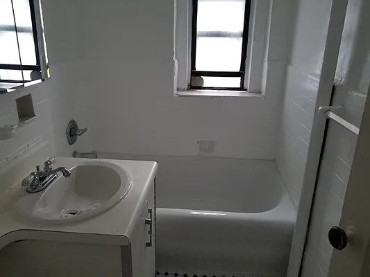 Rented by Cooper Real Estate | media 8