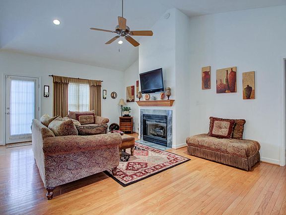5th image of 1734 Millwood Dr