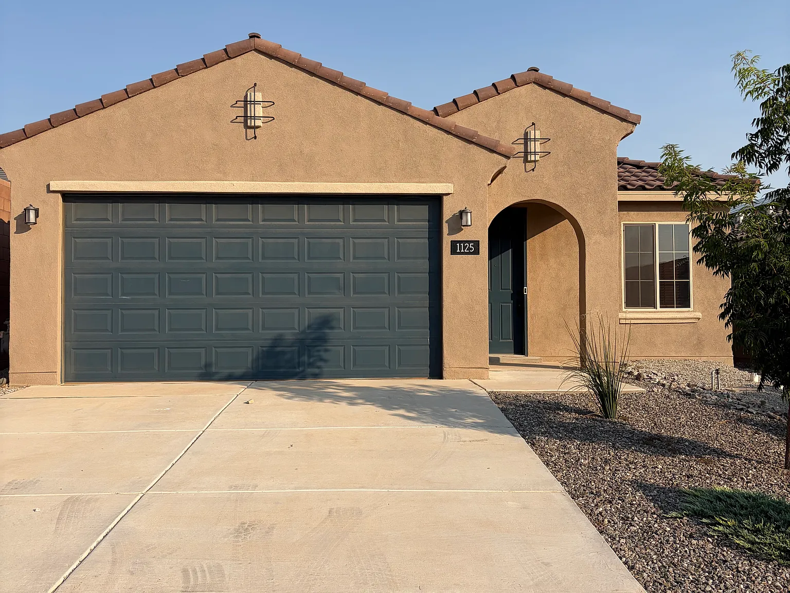 3 bed, 1785 sqft, $2,400 — Photo 1