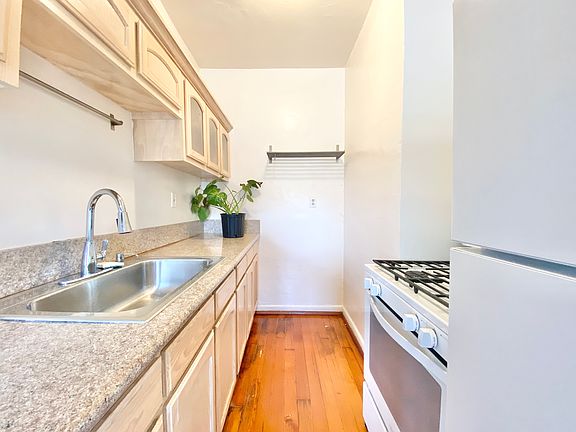 2nd image of 608 S Dunsmuir Ave APT 307