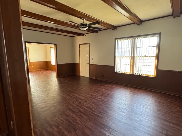 318 W McClure Ave, Pauls Valley, OK 73075