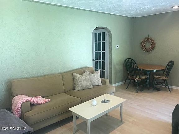 4th image of 1226 Sylvan Ave SE
