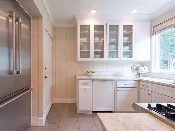3rd image of 7 Park Avenue Ter