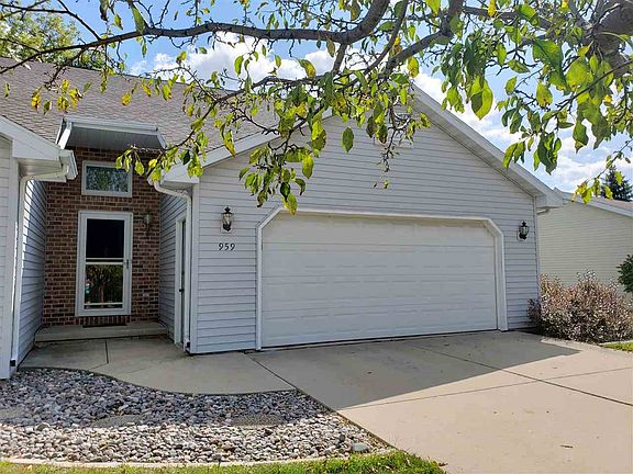 2nd image of 959 Estes Dr