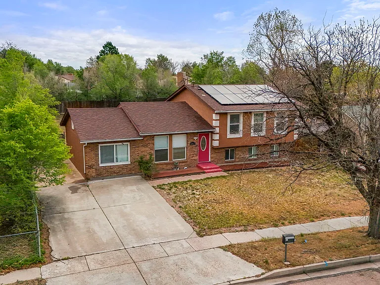 2915 Monica Dr W — Photo 3