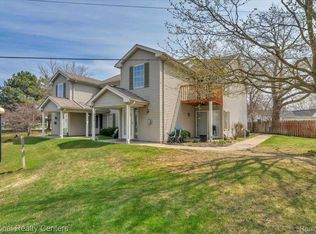 5026 Amhurst Ct, Waterford, MI 48327