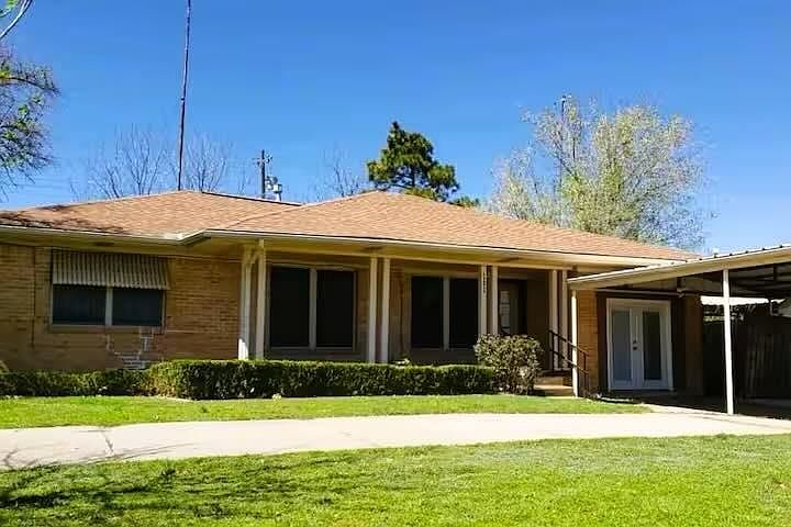 1st image of 302 NW 31st St