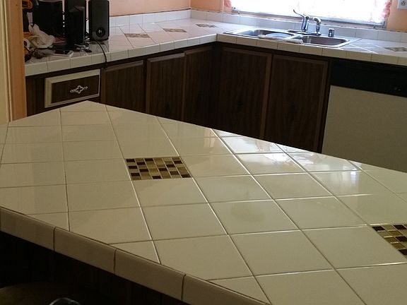 2nd image of 824 N Waldemar Ave