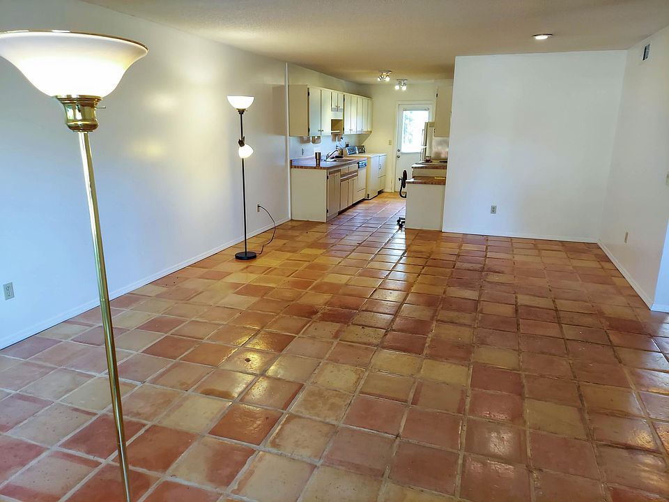 1st image of 542 W Rosewood Ln #542