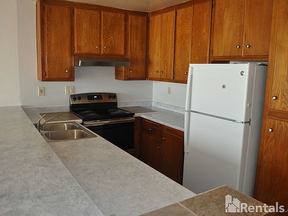 4th image of 4667 Ocean Blvd Unit 303