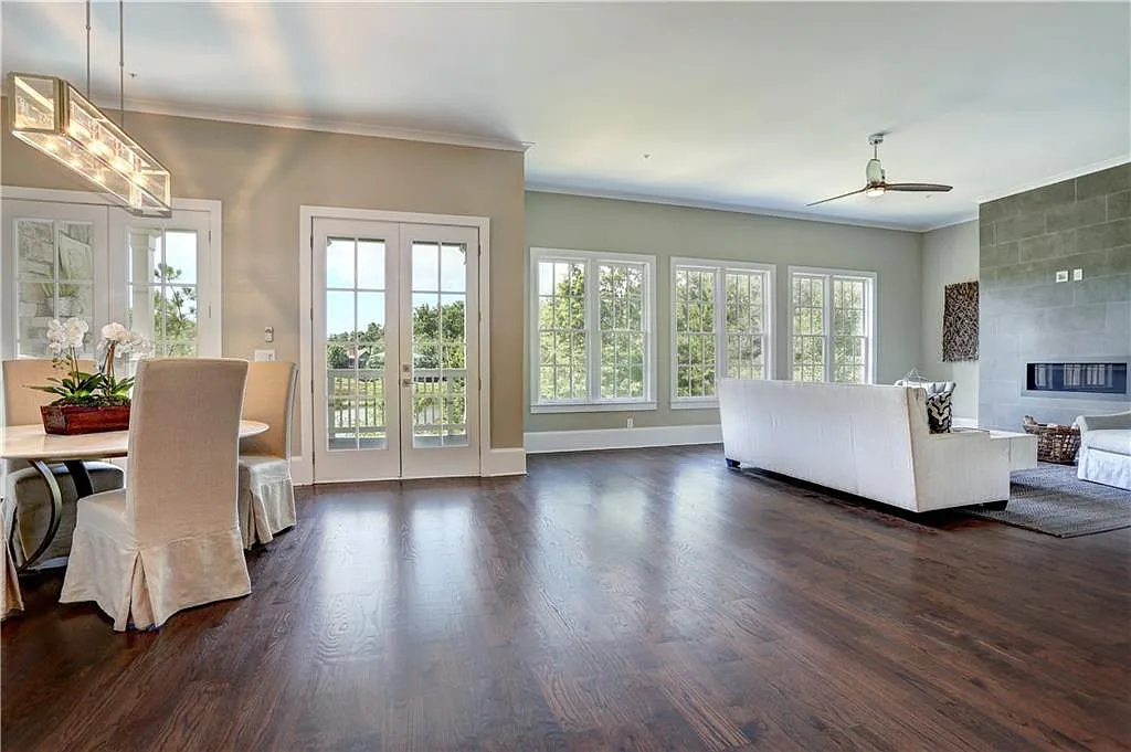 3 bed, 2.5 bath, 2190 sqft, $5,500 — Photo 2