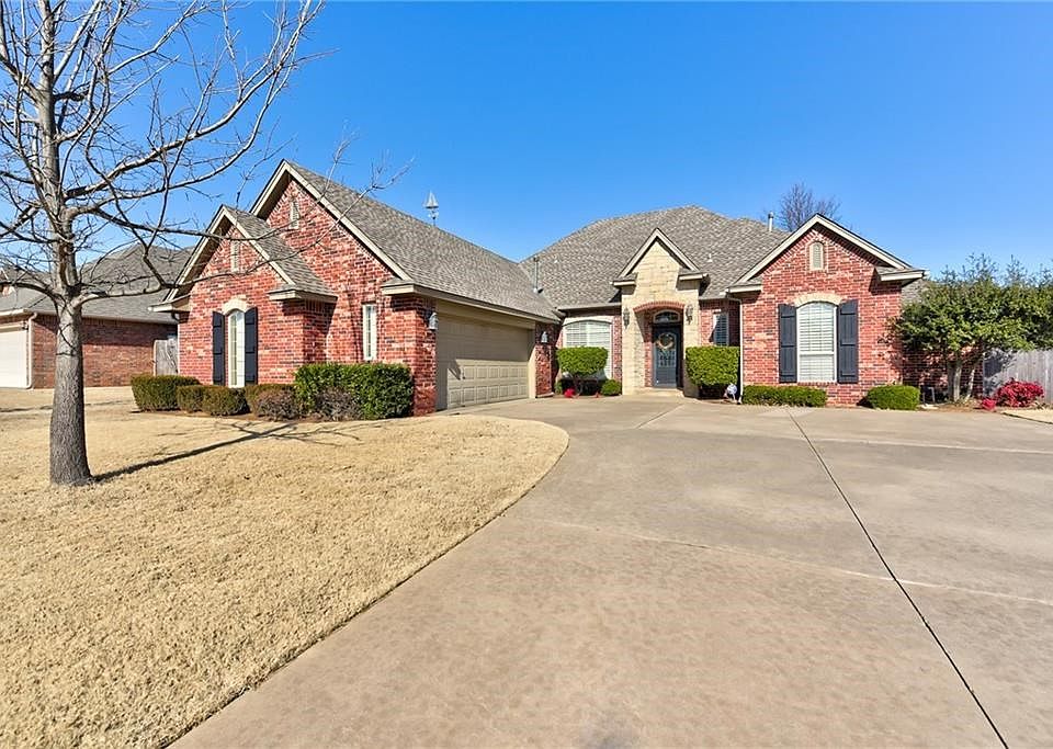 1st image of 1117 Camelot Dr