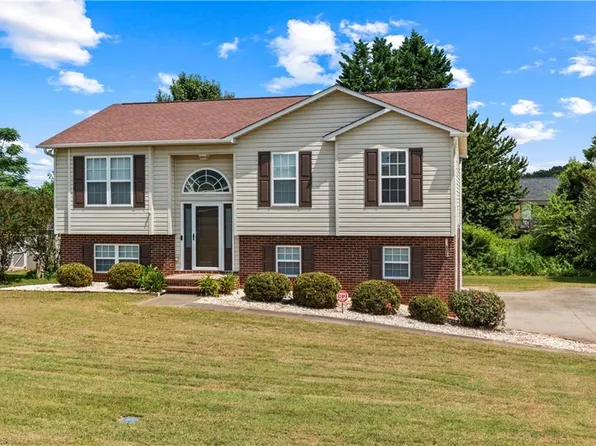 1144 Northwood Church Rd, Yadkinville, NC 27055