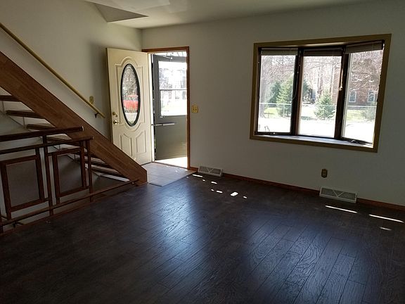 5th image of 108 S Lakewood Gardens Ln