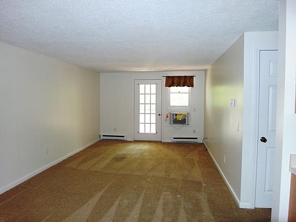 4th image of 136 Heritage Dr