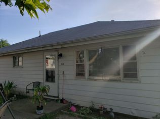 313 S Commercial St, Stronghurst, IL 61480