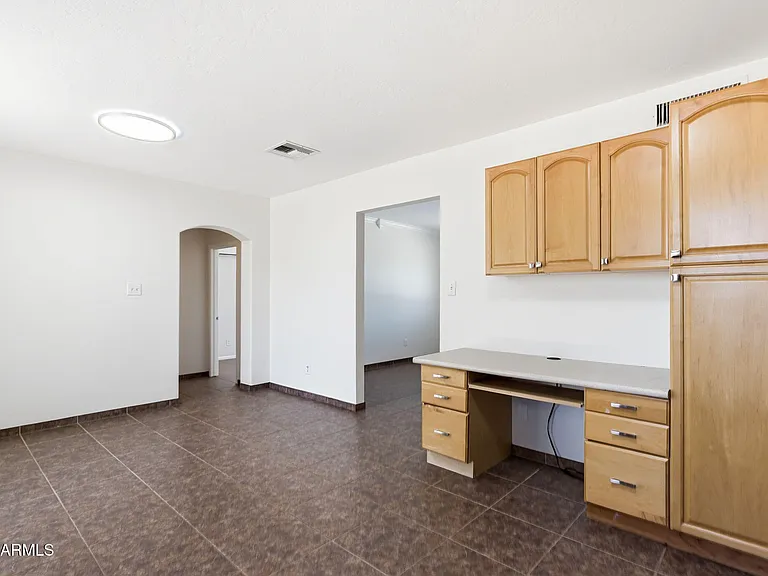 250 E Park Ave — Photo 11