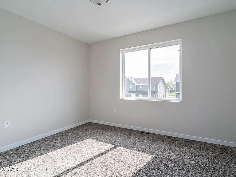 895 Thames Ct — Photo 24
