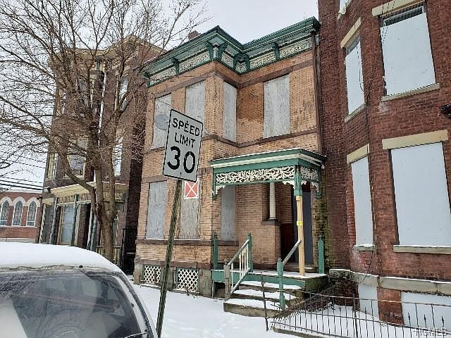 1st image of 17 William St