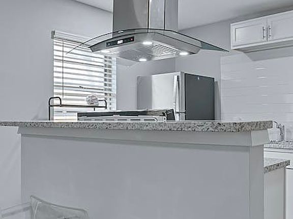 4th image of 2302 Royal Dr