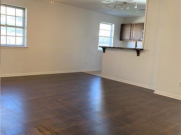 3rd image of 1102 Magnolia Ave