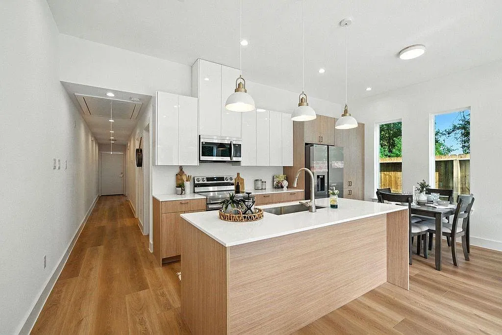 3 bed, 2.5 bath, 1161 sqft, $2,100 — Photo 4