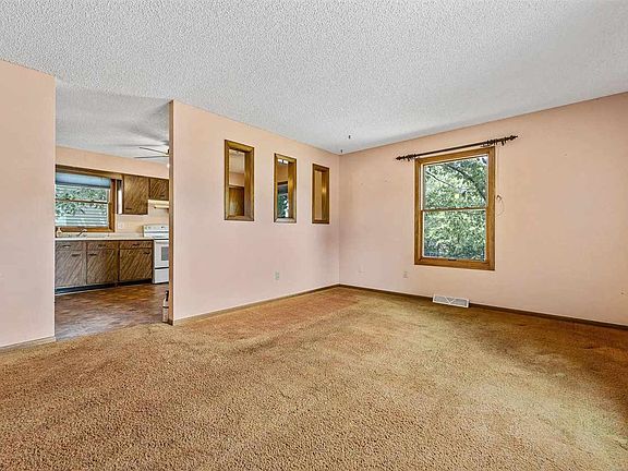 5th image of 15 Birch Ct