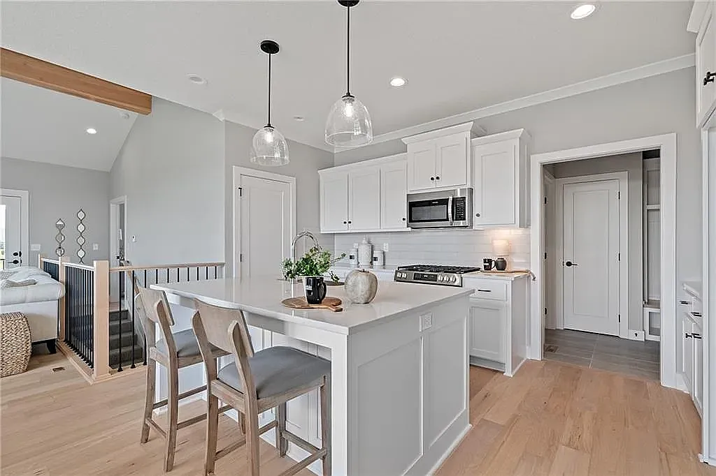 3 bed, 2.5 bath, 2133 sqft, $3,400 — Photo 2