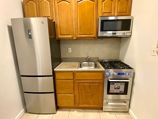 1st image of 650 W 172nd St #4J1