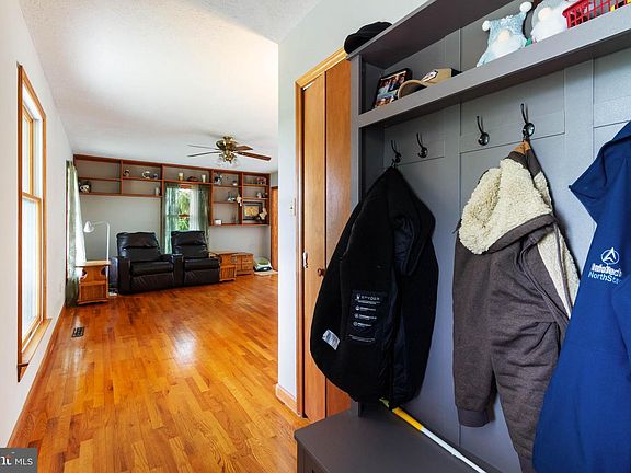 4th image of 2380 Moreau Dr