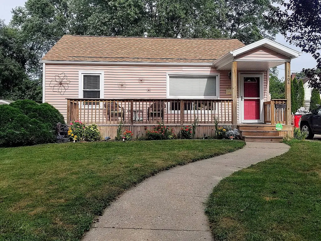1404 Garden Ln photo 1