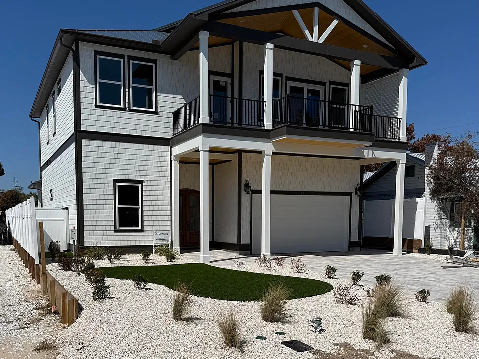 121 Placido Pl