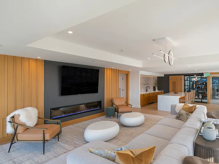 2032 1/2 Hudson St #705 — Photo 15