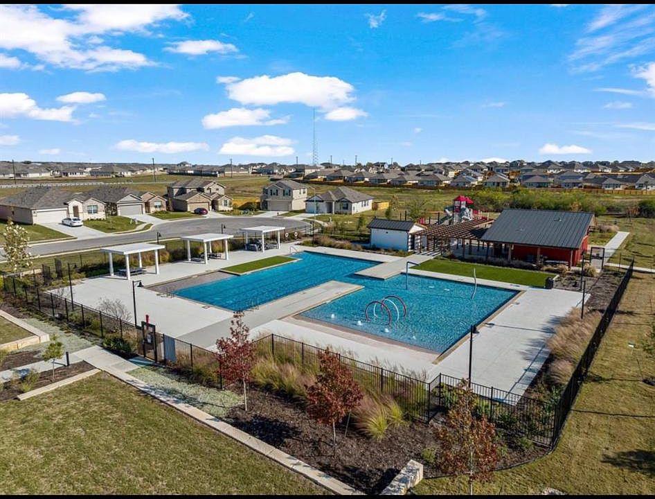 2nd image of 200 Windmill Palm Dr