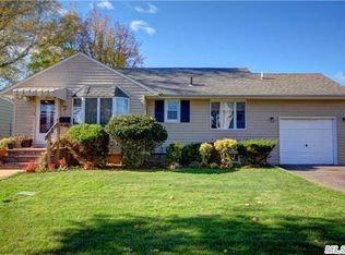 62 N Fordham Rd, Hicksville, NY 11801