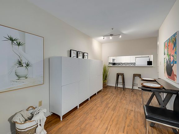 4th image of 633 W 16th Ave #210