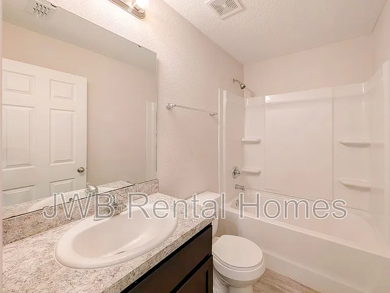 6055 Carolines Ct — Photo 11