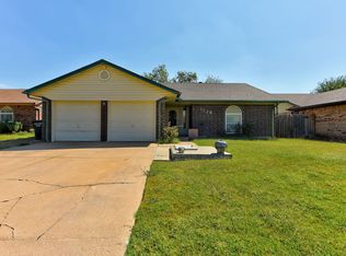 1120 Kings Ct, Moore, OK 73160